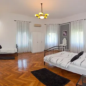 Apartment Barbara, Split